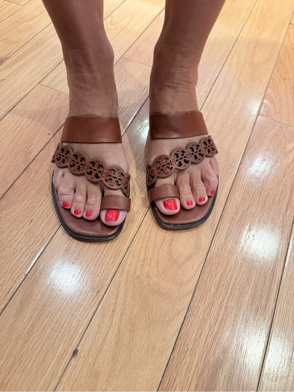Tory Burch Brown Leather Logo Cutout Toe-Loop Sandals